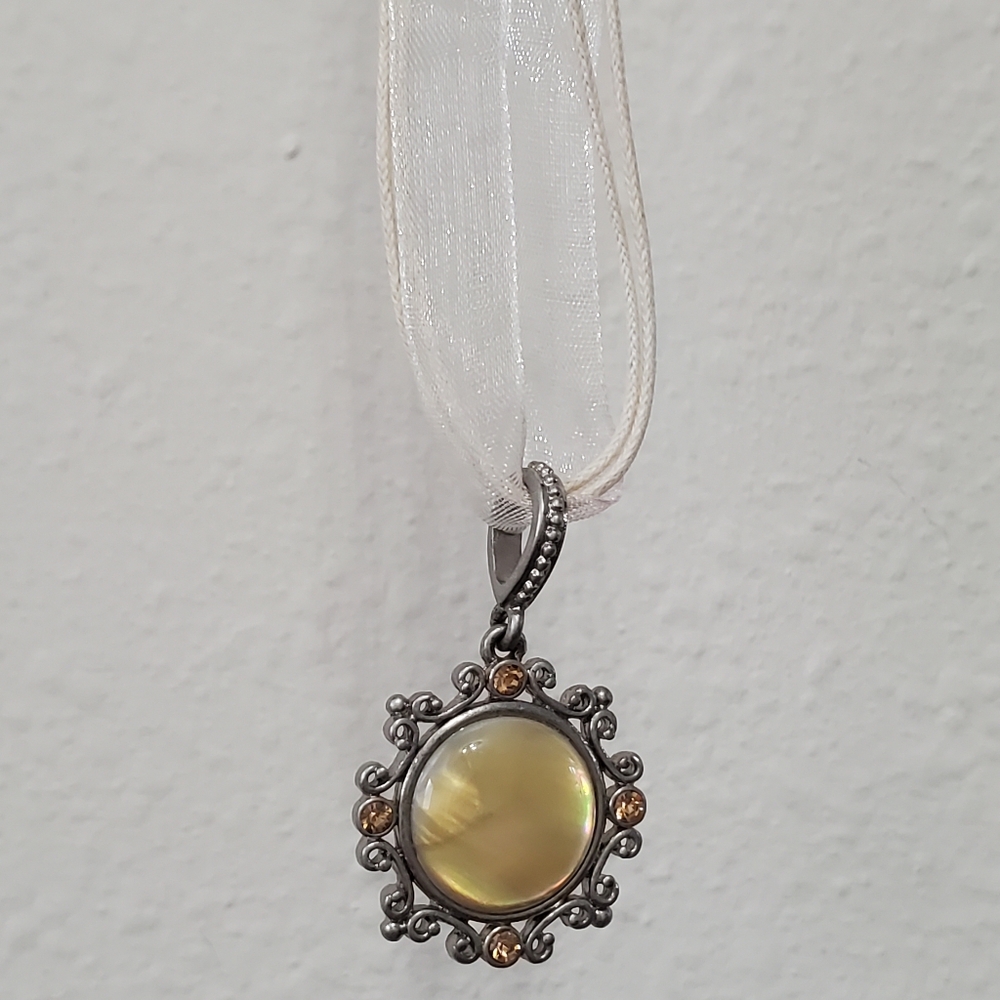 Vintage Lia Sophia Mother Of Pearl Necklace - Picture 8 of 8